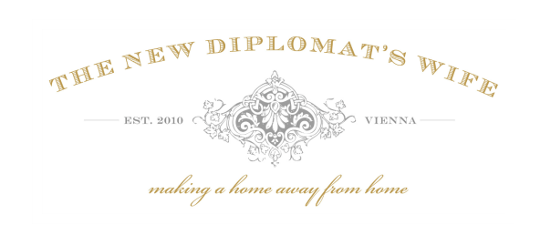 Logo The New Diplomats Wife